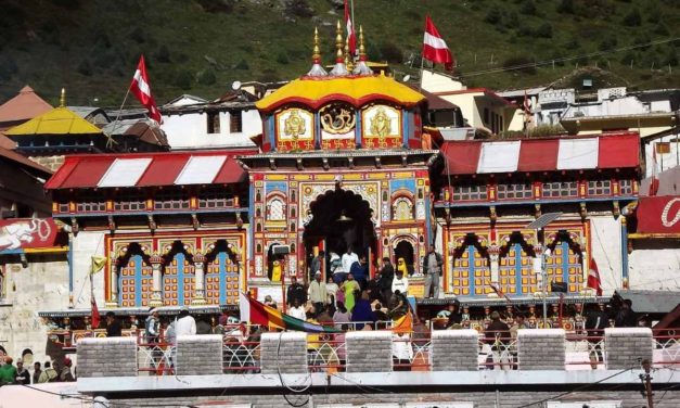 How to travel to the Badrinath temple?