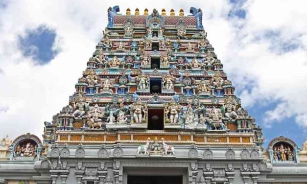 What are some amazing facts about Hindu temples?