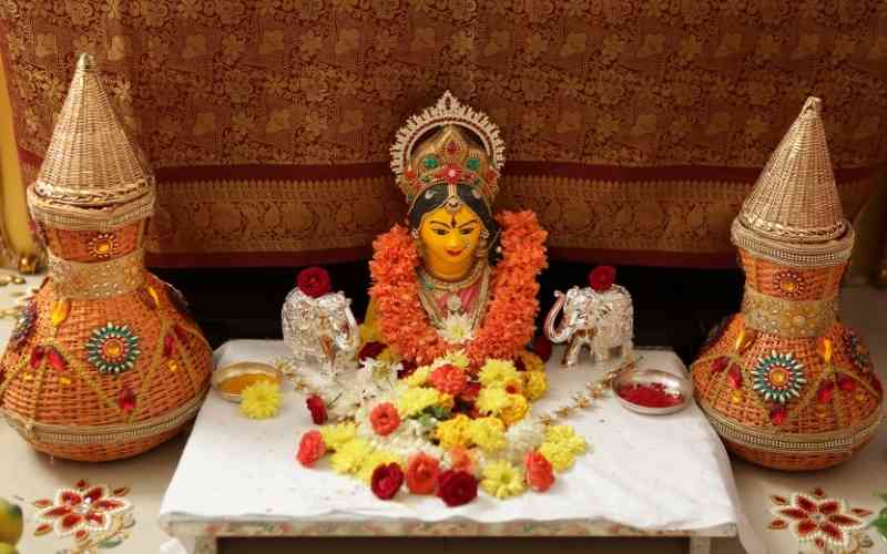 Can the Varalakshmi Vratham be performed by all Hindus?